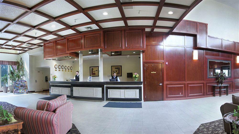 Ramada By Wyndham Tukwila Southcenter Hotel Exterior photo