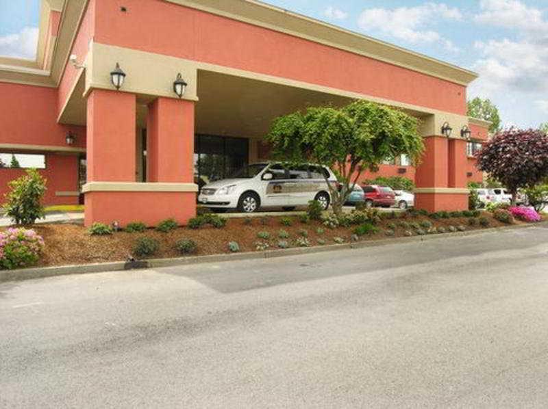 Ramada By Wyndham Tukwila Southcenter Hotel Exterior photo